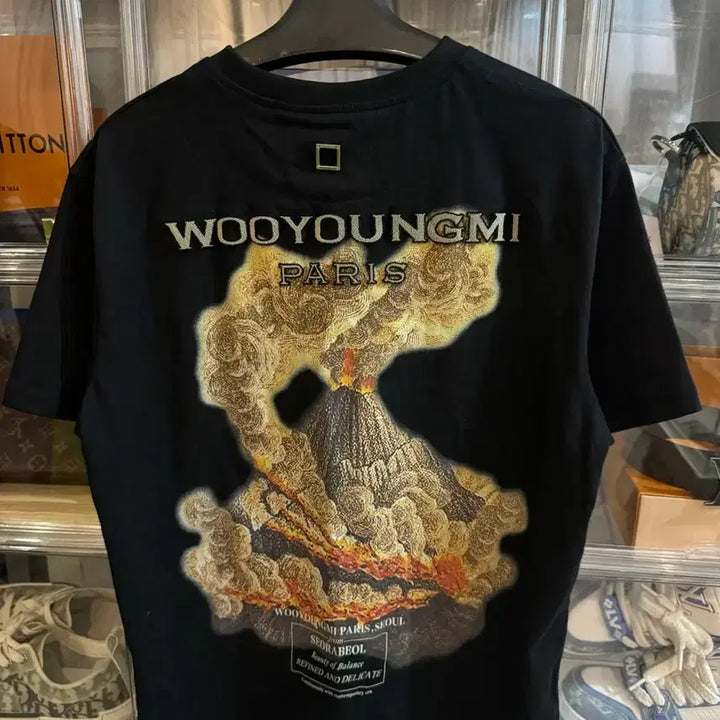 [SOLD OUT] [정품/A급] 23ss 우영미 볼케이노 백로고 반팔티 블랙
