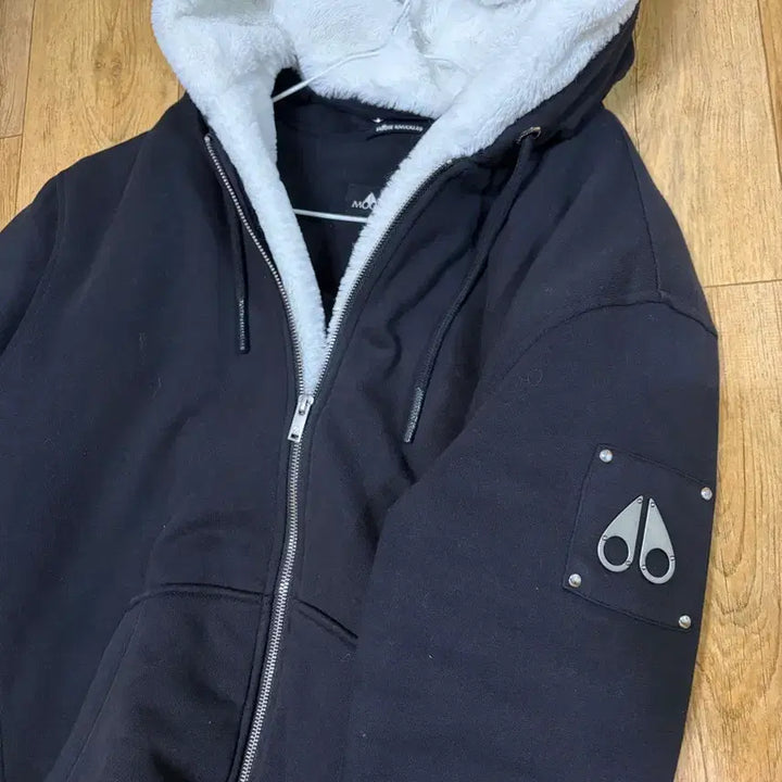 [BUNJANG] Moose Knuckles Bunny Sweater Silver Logo / 무스너클 버니스웨터 은장