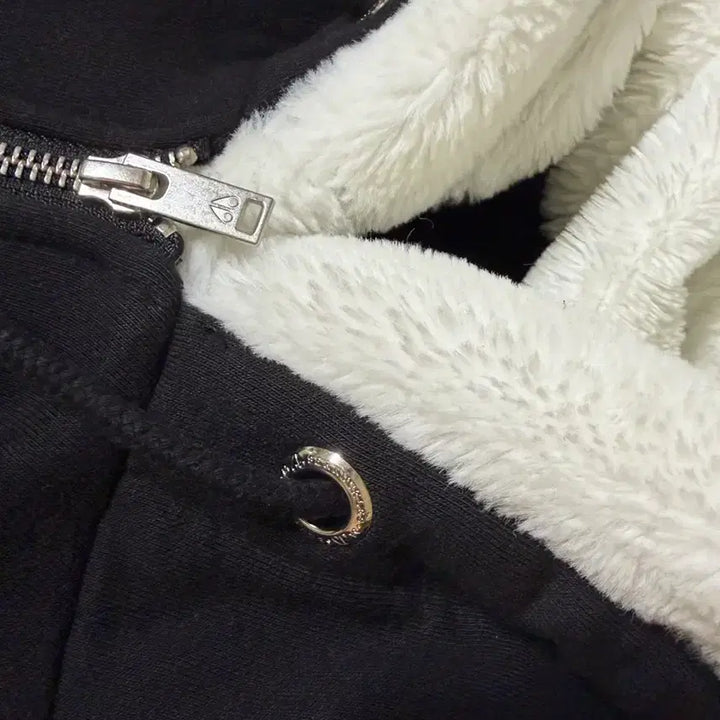 [BUNJANG] Moose Knuckles Bunny Sweater Silver Logo / 무스너클 버니스웨터 은장