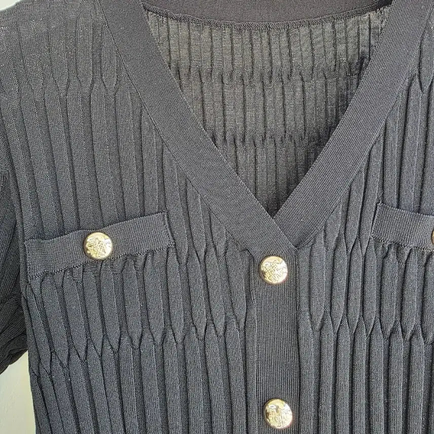 [BUNJANG] Elegance Gold Button V-Neck Short Sleeve Knit Top / 엘레강스 골드버튼 브이넥 반팔 니트티