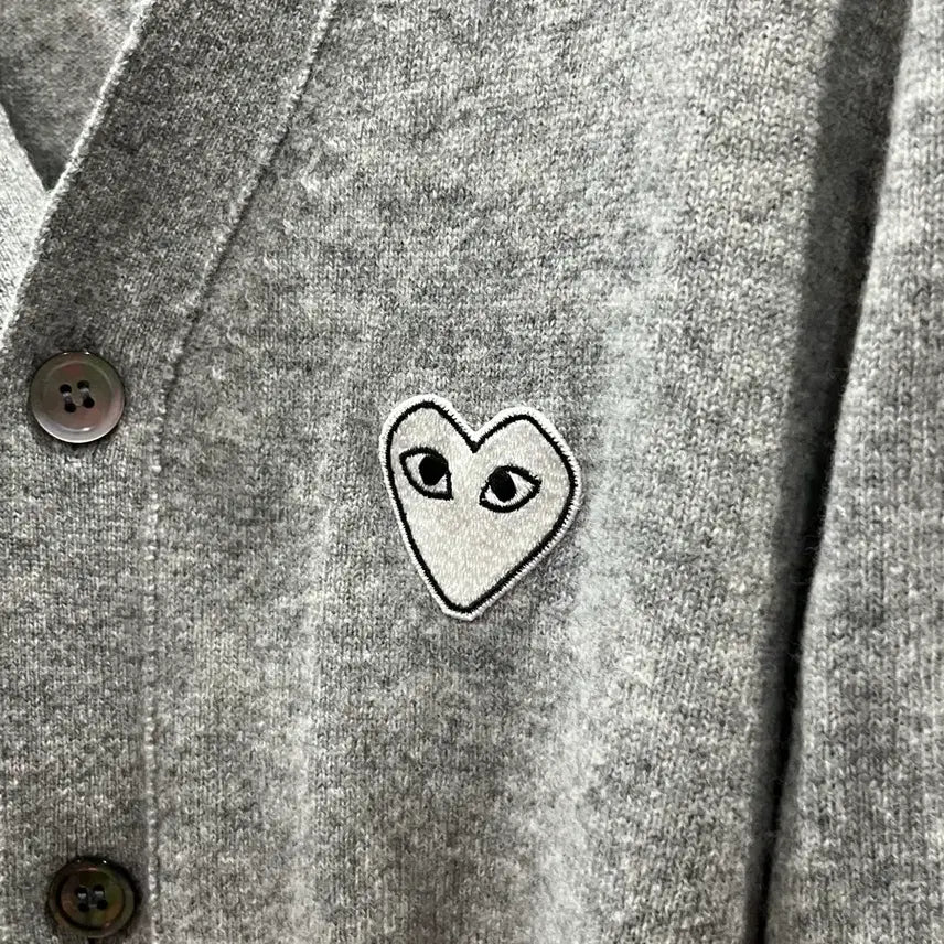 [BUNJANG] Comme des Garçons Play White Heart Wool Cardigan Grey S / [정품] 꼼데가르송 플레이 화이트 하트 울 가디건 그레이 S