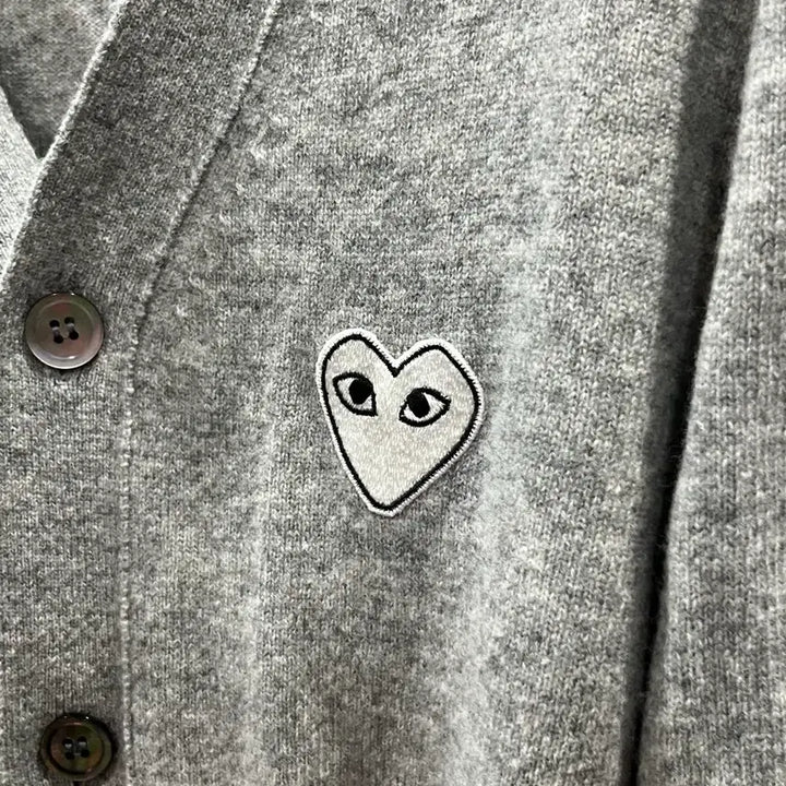 [BUNJANG] Comme des Garçons Play White Heart Wool Cardigan Grey S / [정품] 꼼데가르송 플레이 화이트 하트 울 가디건 그레이 S