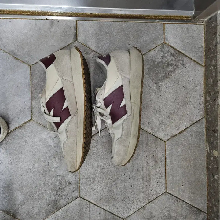 [BUNJANG] New Balance 237 Moonbeam Burgundy Sneakers / [275]뉴발란스 237 문빔 버건디