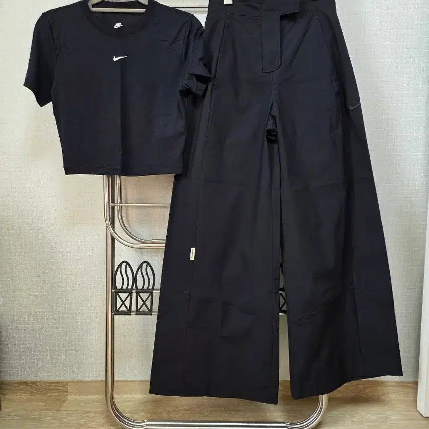 [BUNJANG] Nike Crop T-Shirt &amp; Wide Leg Pants Set - Black / 나이키 크롭 반팔티 + 와이드 팬츠 블랙 세트