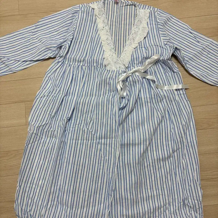 [BUNJANG] Striped Lace Detail Ribbon Tie Nightgown / 홈웨어 원피스 가운