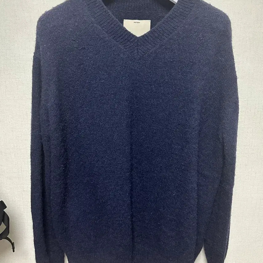 [BUNJANG] Pottery V-Neck Knit Dark Navy / 포터리 브이넥 니트 다크 네이비