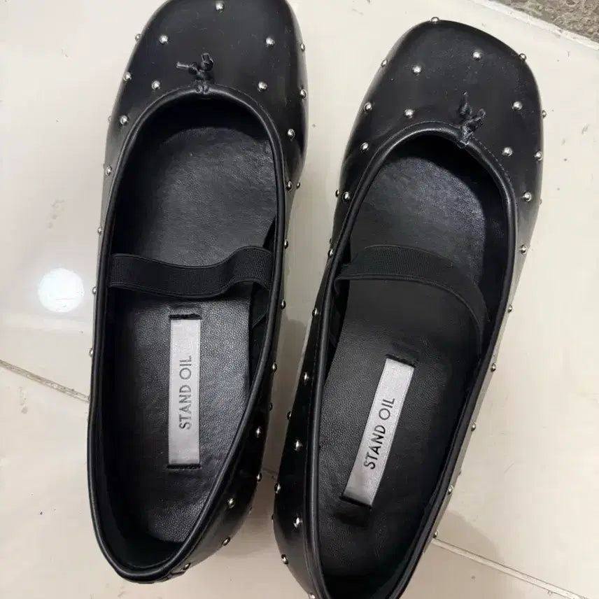 [SOLD OUT] 스탠드오일 메리제인 스터드 블랙 240