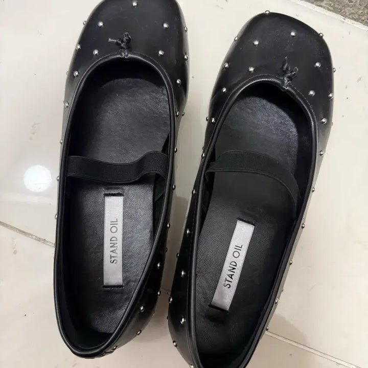 [SOLD OUT] 스탠드오일 메리제인 스터드 블랙 240