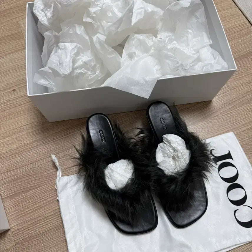 [BUNJANG] Coar Fur String Leather Flip-Flops Black 240 / 쿠어 털끈 가죽 플립플롭 블랙 240