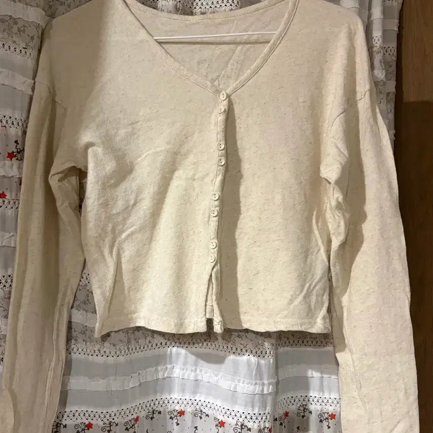 [BUNJANG] Ivory V-Neck Cardigan / 아이보리 브이넥 가디건