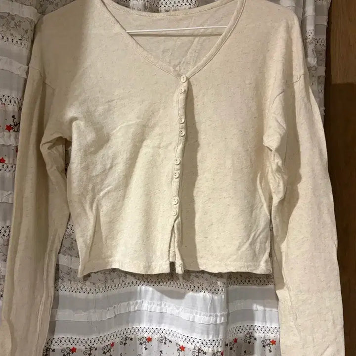 [BUNJANG] Ivory V-Neck Cardigan / 아이보리 브이넥 가디건