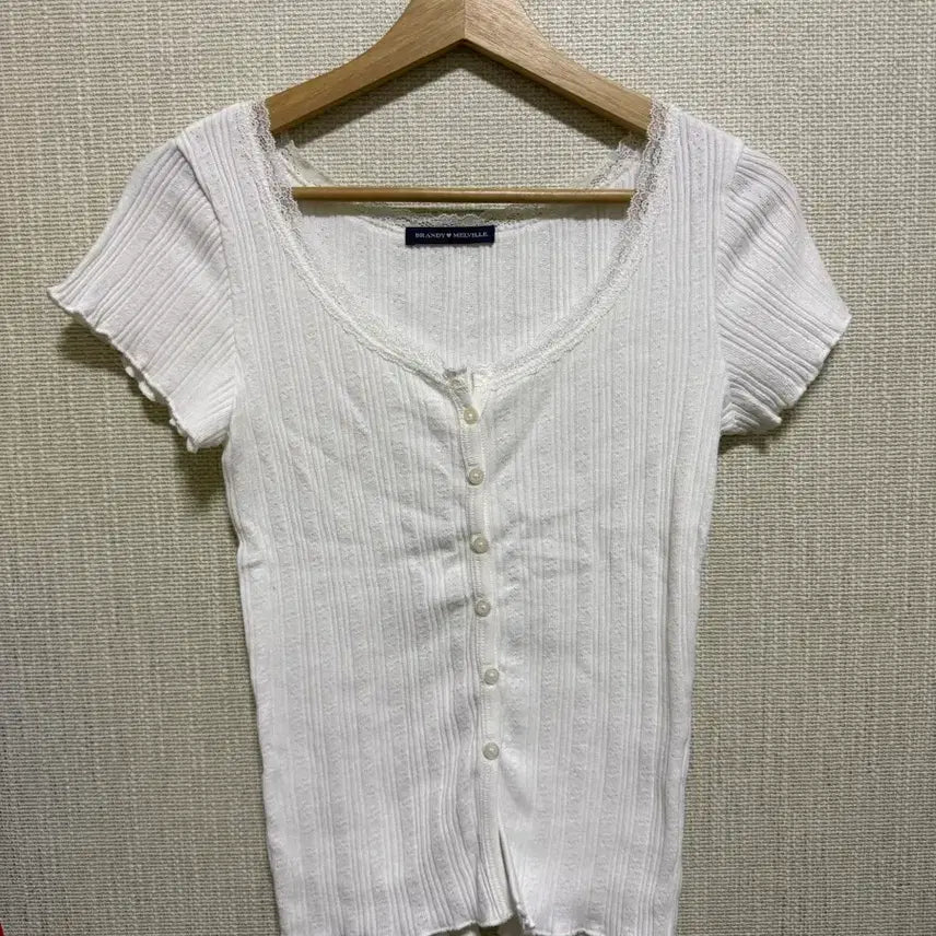 [BUNJANG] Brandy Melville Lace Button Short Sleeve T-Shirt / 브랜디멜빌 레이스 단추 반팔티