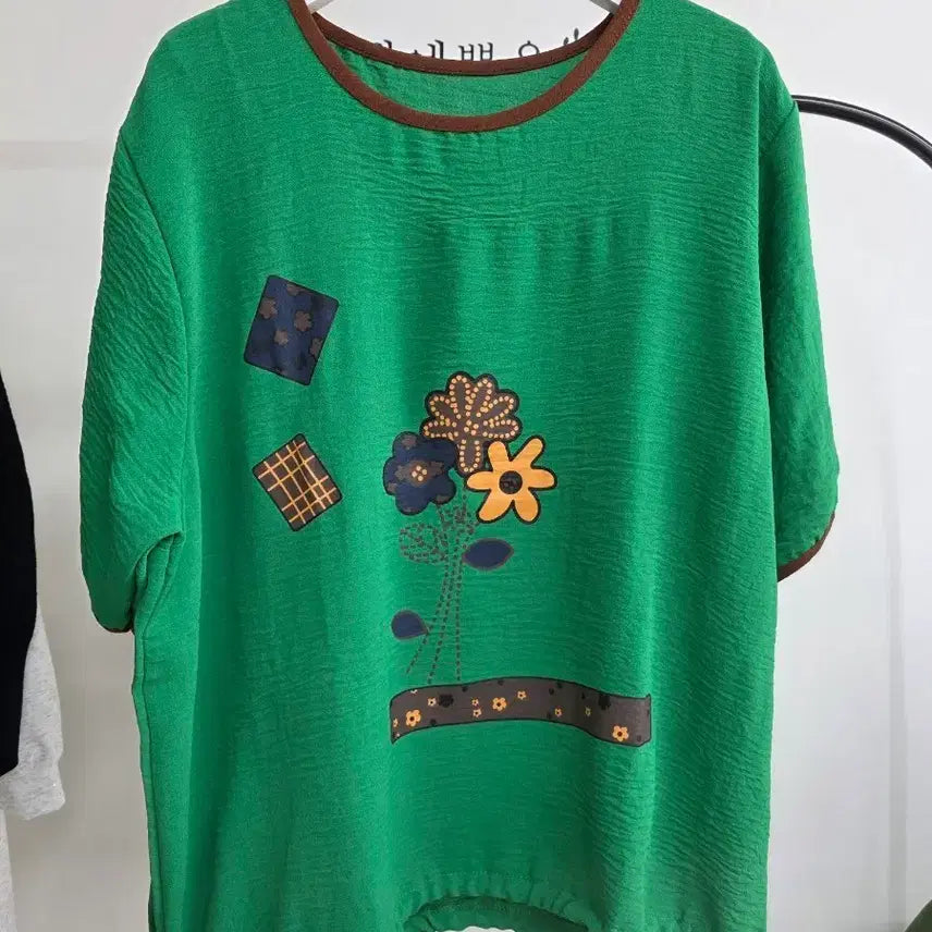 [BUNJANG] Patchwork Flower Short-Sleeve T-Shirt / 패치워크 플라워 반팔티 (새상품)