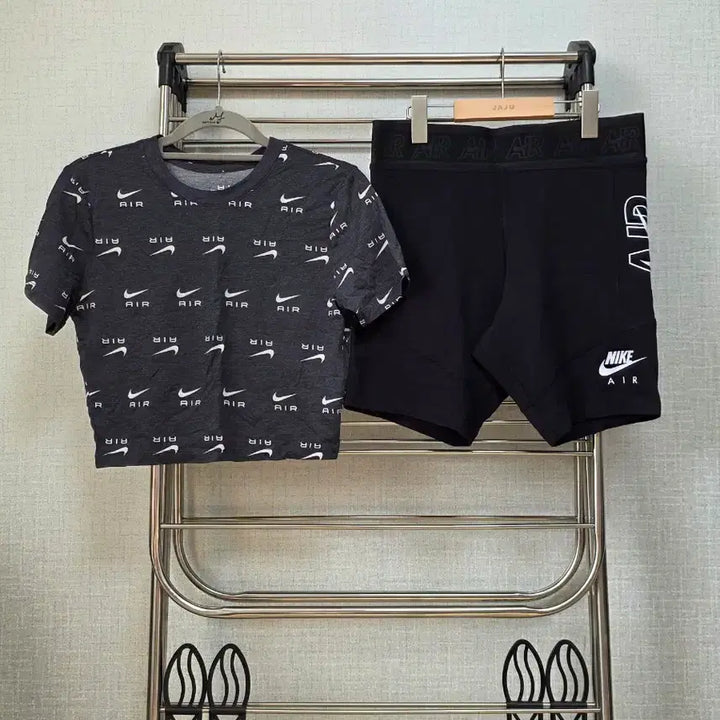 [BUNJANG] Nike Air Short Sleeve T-Shirt &amp; Leggings Set / 나이키 에어 반팔 티셔츠 + 레깅스