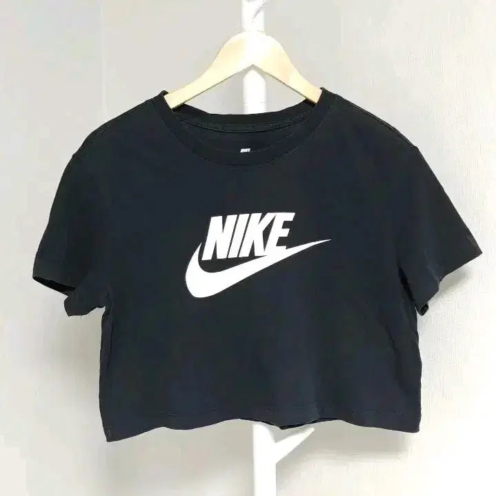 [BUNJANG] Nike NSW Essential Loose Fit Cropped T-Shirt Black / 나이키 NSW 에센셜 루즈핏 크롭 반팔 티셔츠 (블랙/M)