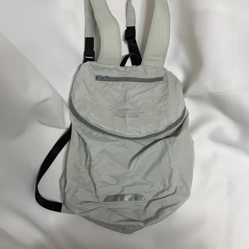 [BUNJANG] Synect 15L Backpack Light Gray / 써넥트 15L 백팩 라이트그레이