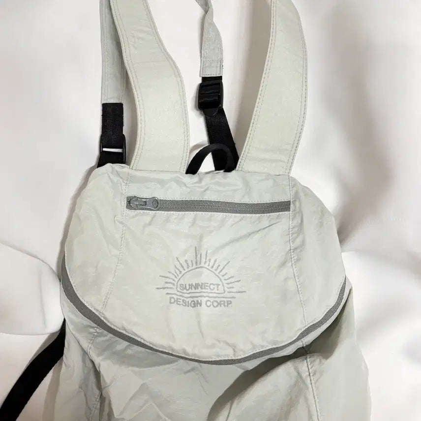 [BUNJANG] Synect 15L Backpack Light Gray / 써넥트 15L 백팩 라이트그레이