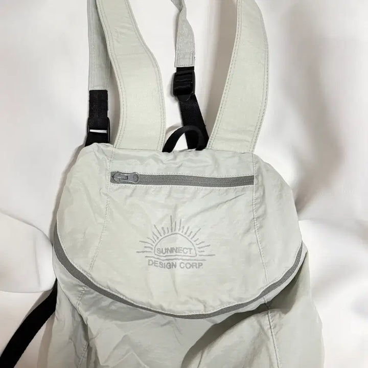 [BUNJANG] Synect 15L Backpack Light Gray / 써넥트 15L 백팩 라이트그레이