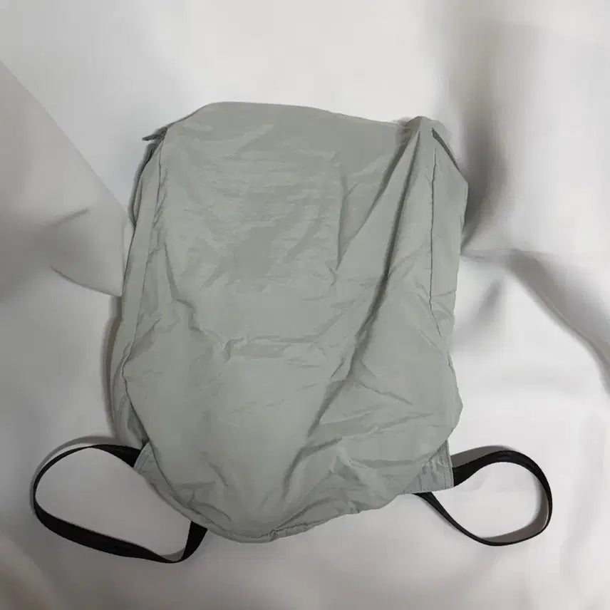 [BUNJANG] Synect 15L Backpack Light Gray / 써넥트 15L 백팩 라이트그레이