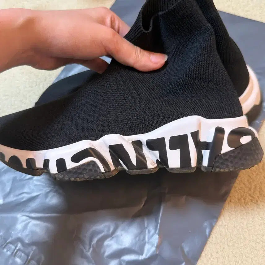 [BUNJANG] Balenciaga Speedrunner Graffiti Sneakers / 발렌시아가 스피드러너 그래피티34