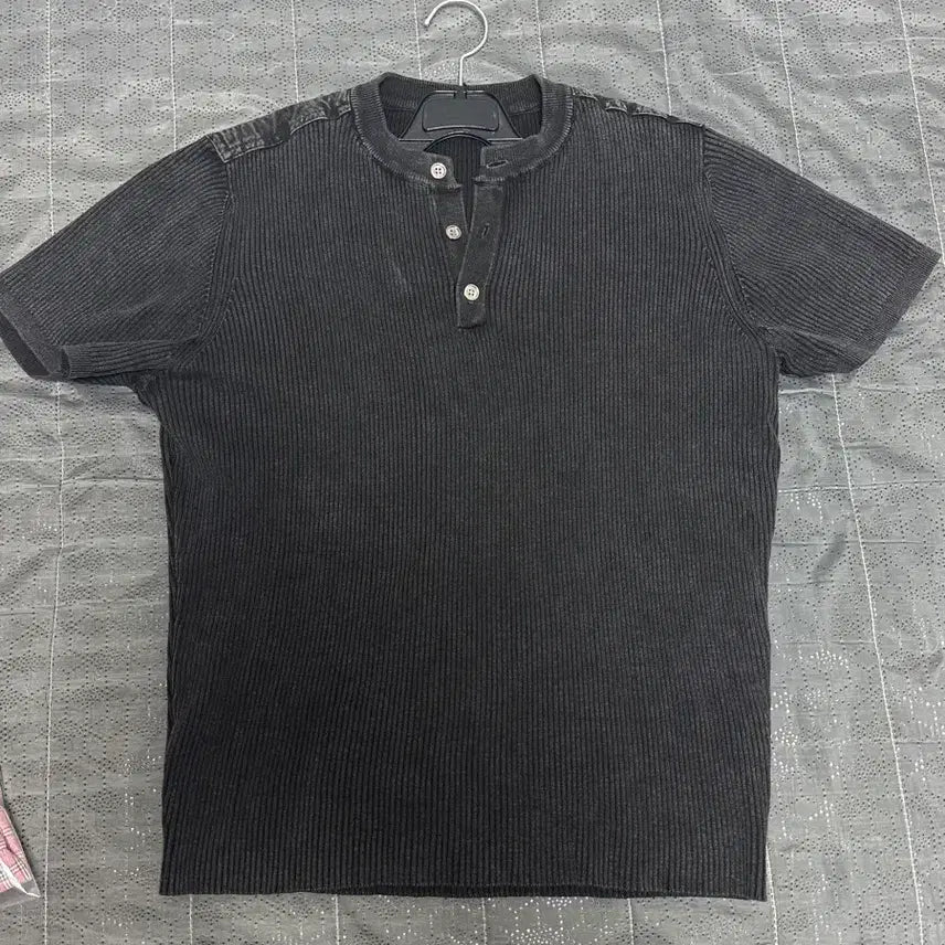 [BUNJANG] Black Ribbed Henley Short Sleeve T-Shirt / (새상품)머슬핏 피그먼트 핸리넥 반팔 티