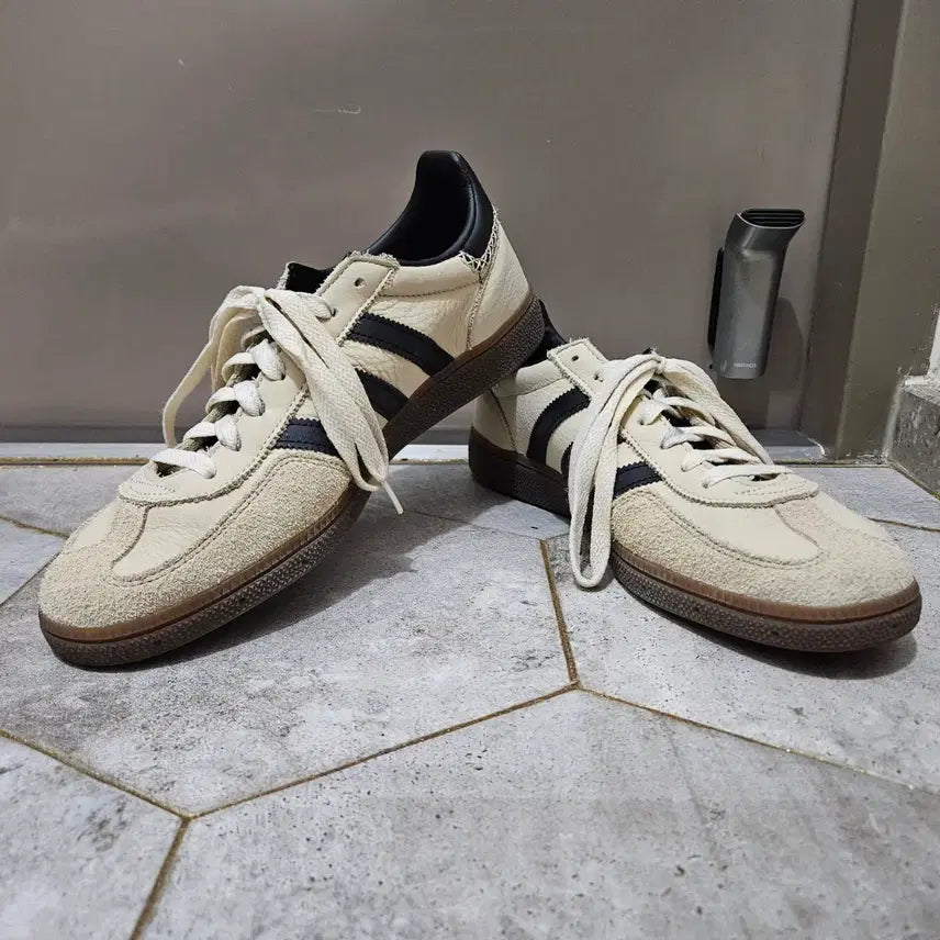 [BUNJANG] Adidas Spezial Handball Wonder White Core Black Sneakers / [w285] 아디다스 스페지알 핸드볼 원더 화이트 코어 블랙