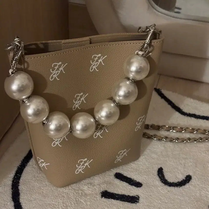 [BUNJANG] Find Kapoor Beige Mini Bag with Pearl Strap / 파인드카푸어 베이지 미니
