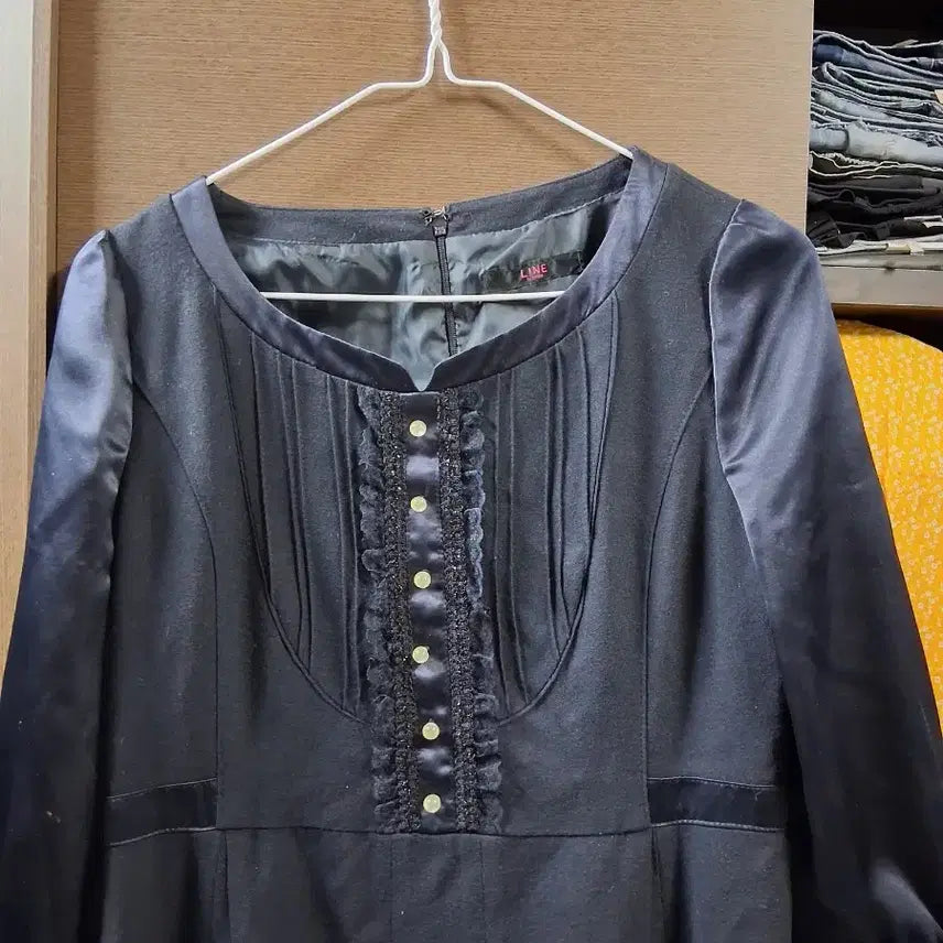 [BUNJANG] LINE Black Flared Dress Size 66 / LINE 블랙 플레어 원피스 66사이즈