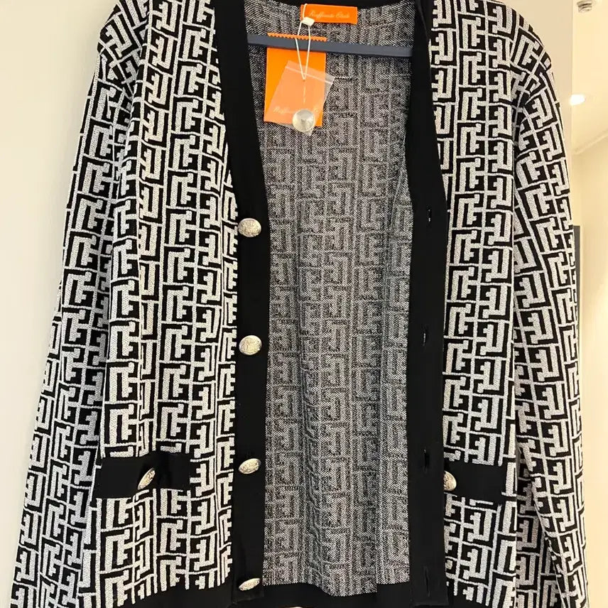 [BUNJANG] Rafinato RT Monogram Metallic Tweed Cardigan / 라피나토 RT모노그램 메탈릭 트위드가디건 52