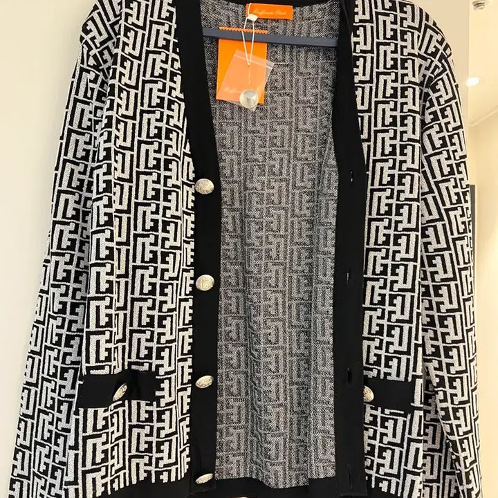 [BUNJANG] Rafinato RT Monogram Metallic Tweed Cardigan / 라피나토 RT모노그램 메탈릭 트위드가디건 52