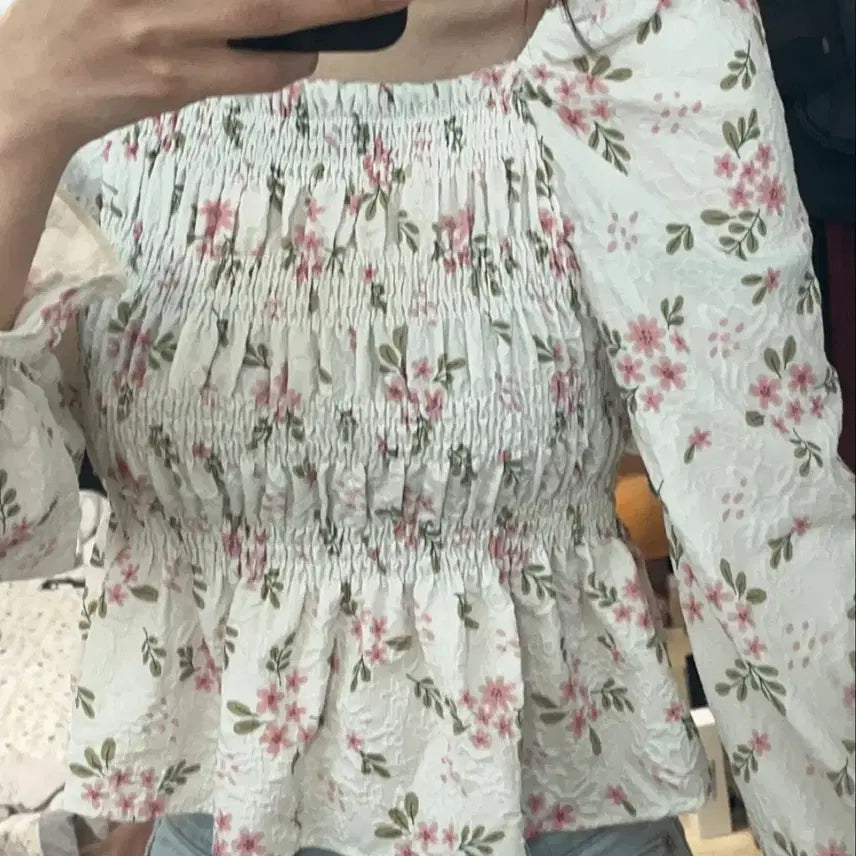 [BUNJANG] Floral Off-Shoulder Spring Top (Size 44) / 오프숄더 가능한 꽃무늬 봄st 상의 44