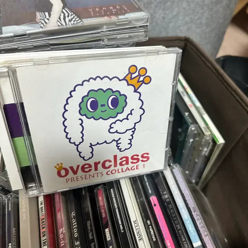 [BUNJANG] Overclass Collage 1 Photobook / 오버클래스 꼴라쥬 1