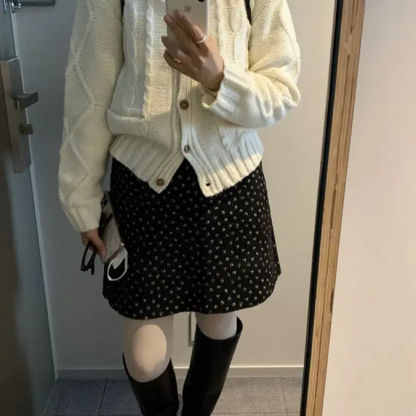 [BUNJANG] Yuiini Flower Corduroy Midi Skirt / 유이니 플라워 코듀로이 미디 스커트