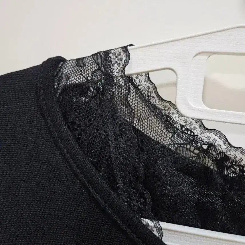 [BUNJANG] Black Lace Long Sleeve T-Shirt / 레이스 블랙 긴팔 티셔츠