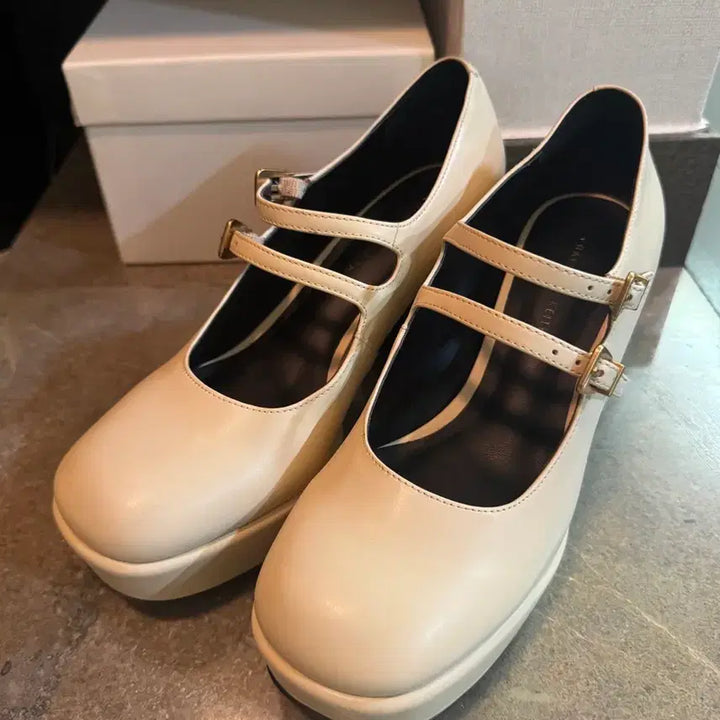 [BUNJANG] Charles &amp; Keith Mary Jane Heels Yellow Size 36 / 찰스앤키스 메리제인 힐 36 옐로우