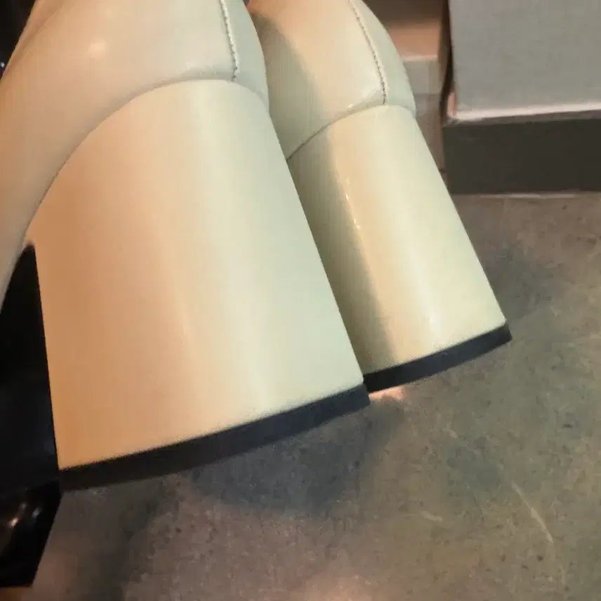 [BUNJANG] Charles &amp; Keith Mary Jane Heels Yellow Size 36 / 찰스앤키스 메리제인 힐 36 옐로우