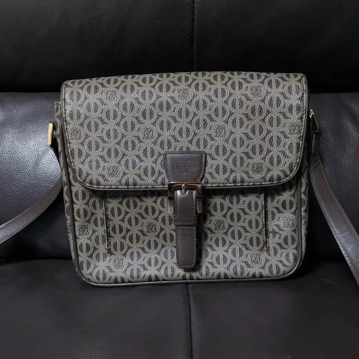 [BUNJANG] Louis Quatorze Brown Monogram Pattern PVC Leather Crossbody Bag / 루이까또즈 브라운 모노그램 패턴 PVC 가죽 크로스백