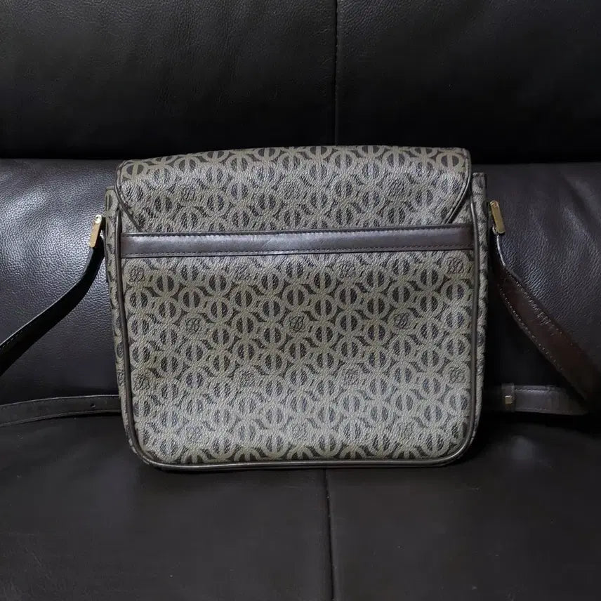 [BUNJANG] Louis Quatorze Brown Monogram Pattern PVC Leather Crossbody Bag / 루이까또즈 브라운 모노그램 패턴 PVC 가죽 크로스백