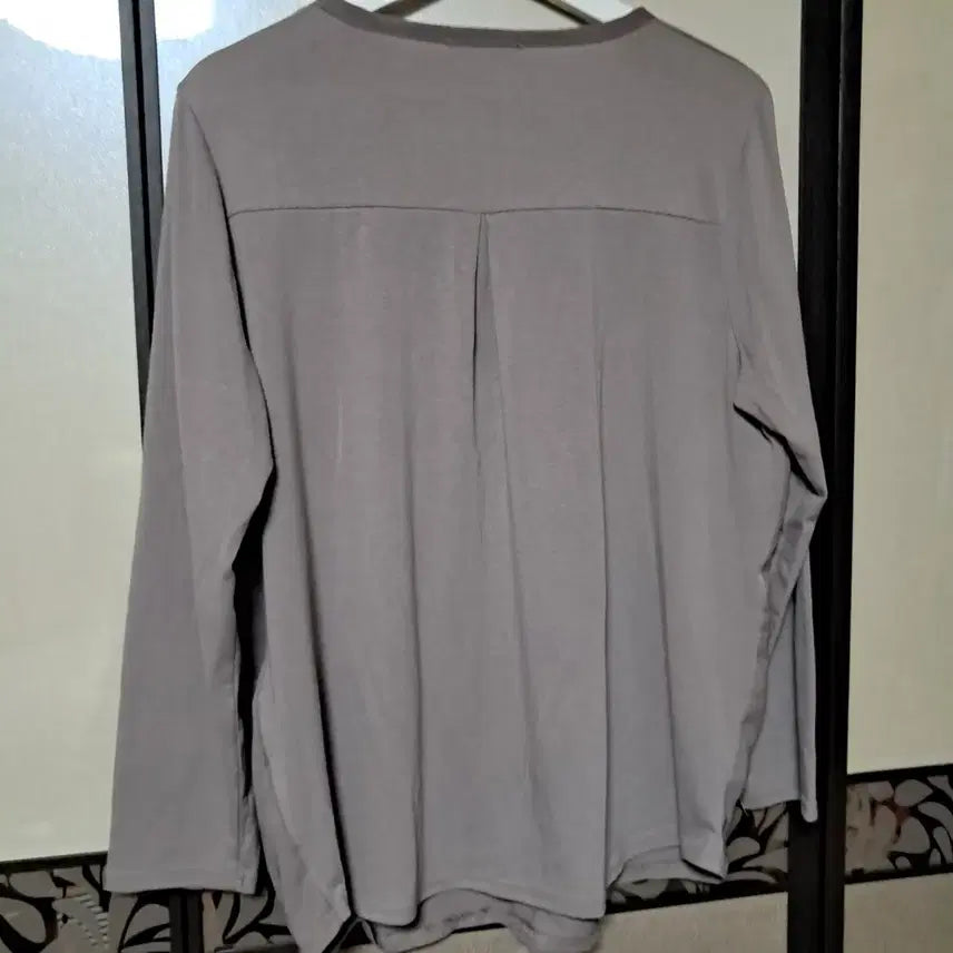 [BUNJANG] JIGOTT Color-Blocked Henley Neck Shirt Blouse / JIGOTT 배색 헨리넥 셔츠 블라우스