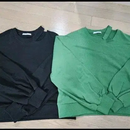 [BUNJANG] Cut-Out Sweatshirt T-Shirt Black/Green / 컷아웃 맨투맨 티셔츠 블랙/그린