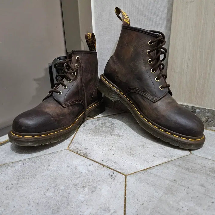 [BUNJANG] Dr. Martens 101 6-Eye Crazy Horse Leather Boots / [270] 닥터마틴 101 6홀 크레이지 호스 다크브라운