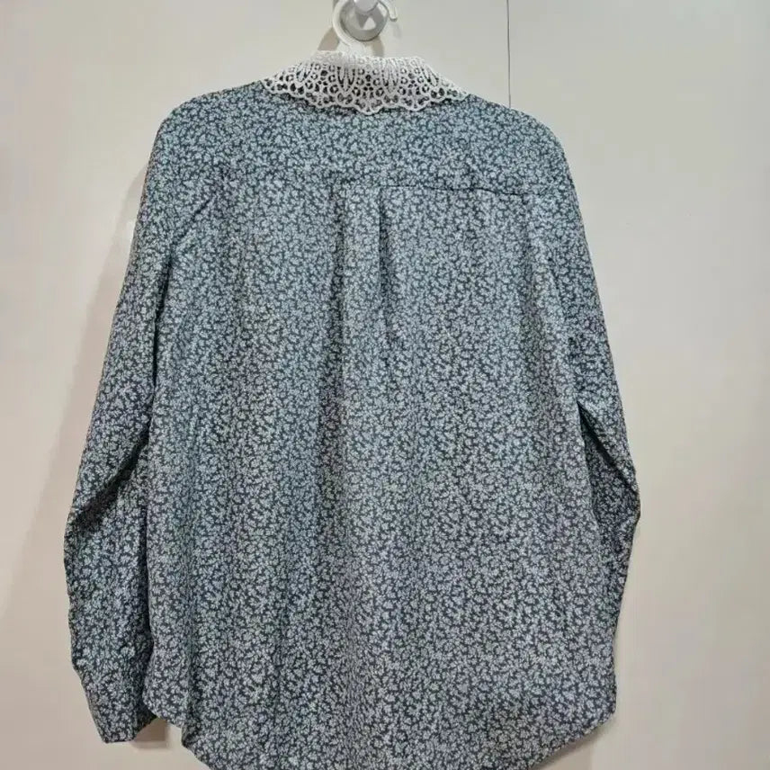 [BUNJANG] Flower Lace Collar Long Sleeve Blouse / 플라워 레이스 칼라 긴팔 블라우스