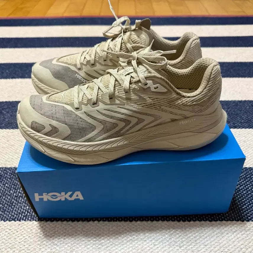 [BUNJANG] Hoka Tecton 2 Lightweight Running Shoes / [275] 호카 텍톤2 라이트 베이지 거의 새것