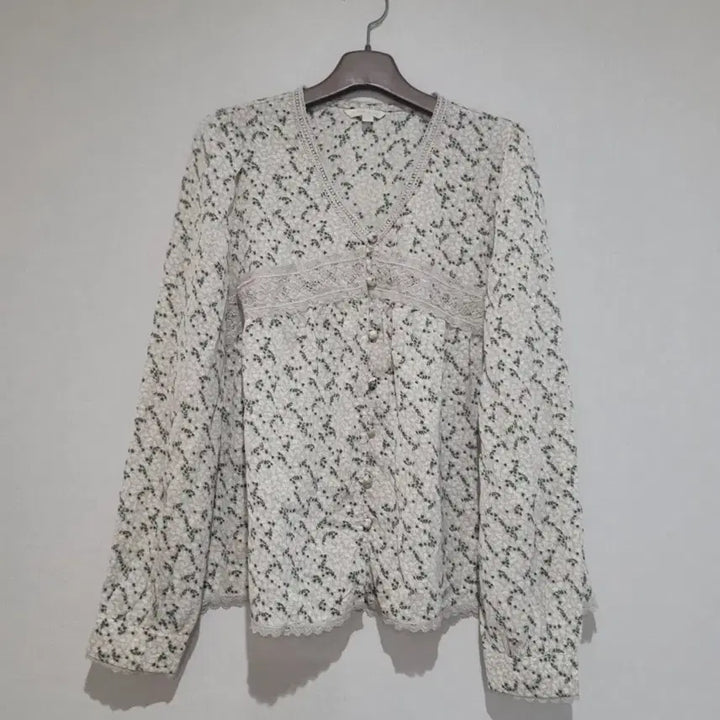 [BUNJANG] Plastic Island Floral Lace Blouse / 플라스틱아일랜드 잔꽃무늬 레이스 블라우스