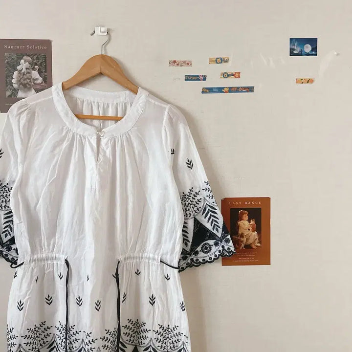 [BUNJANG] Round Embroidered Blouse / 라운드자수블라우스