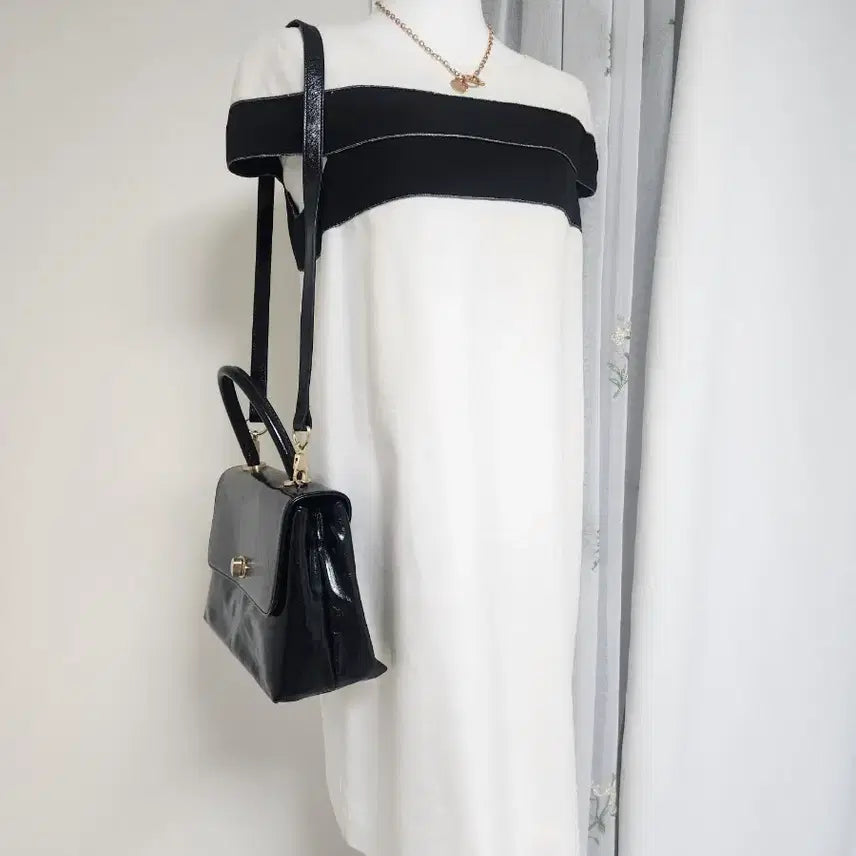 [BUNJANG] Mixo Colorblock White &amp; Black Dress / 미쏘 배색 화이트 &amp; 블랙 원피스