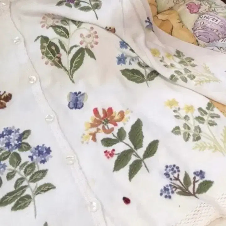 [BUNJANG] Botanical Embroidery Cardigan / 보테니컬 자수 가디건