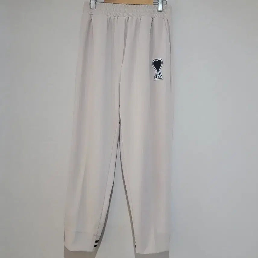 [BUNJANG] Cream Heart Logo Training Pants / 하트 로고 크림색 트레이닝 팬츠