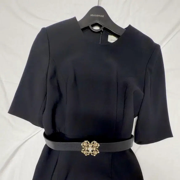 [SOLD OUT] 모조에스핀 핀턱 라운드 미디 정장 원피스 블랙