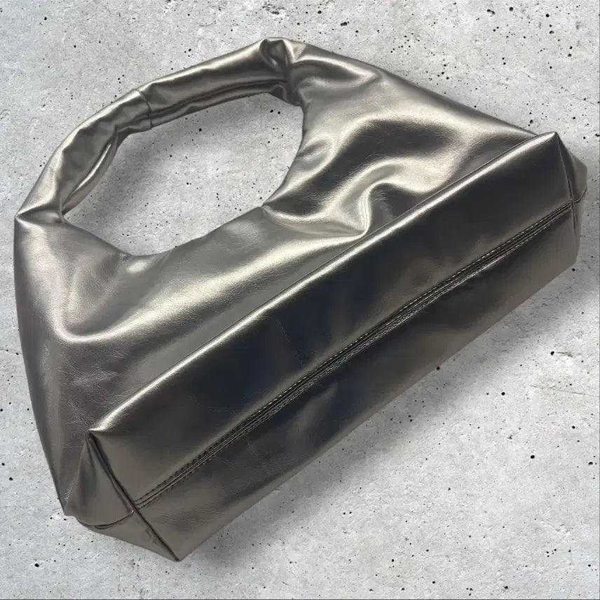 [BUNJANG] Matinkim Embossed Logo Leather Mini Tote Bag Silver / 마뗑킴 엠보스드 로고 레더 미니 토트백 실버
